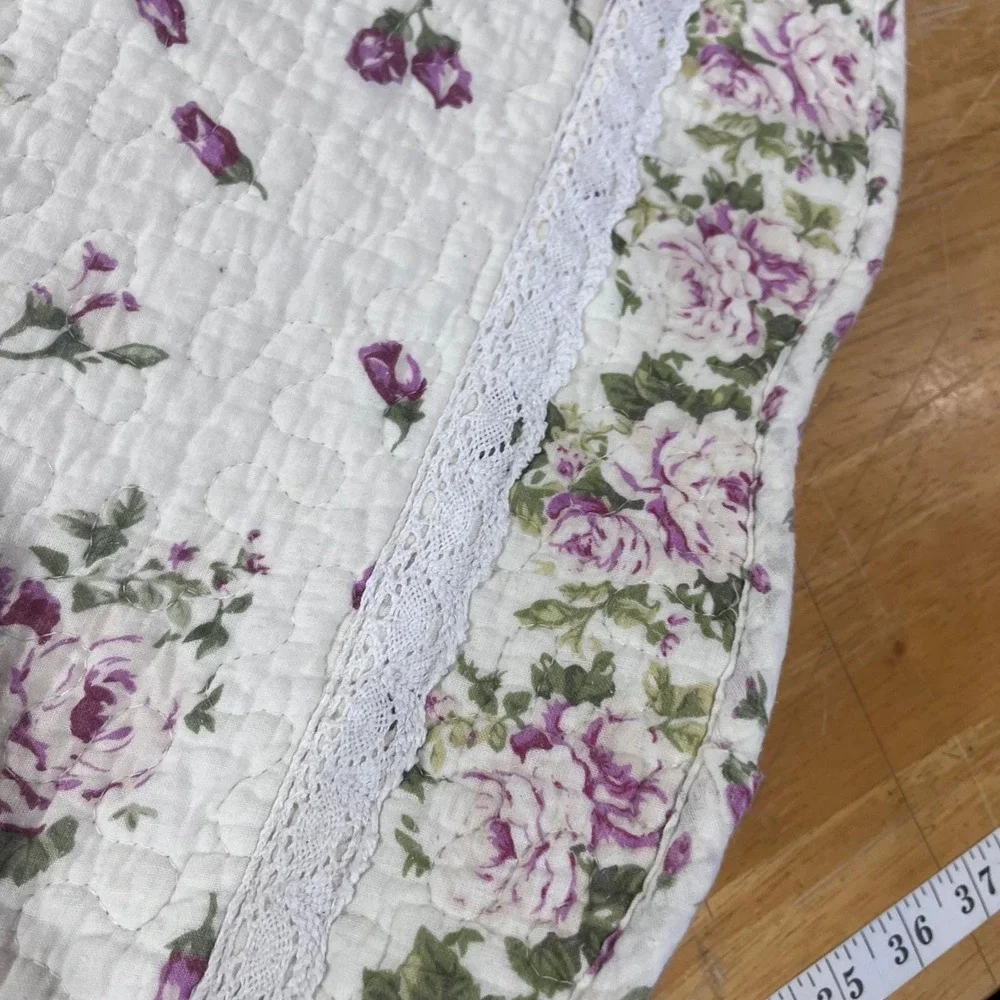 Vtg Cottagecore Quilted Floral Table Runner Lace‎ Trim Anti Slip Pink Rose 68x24